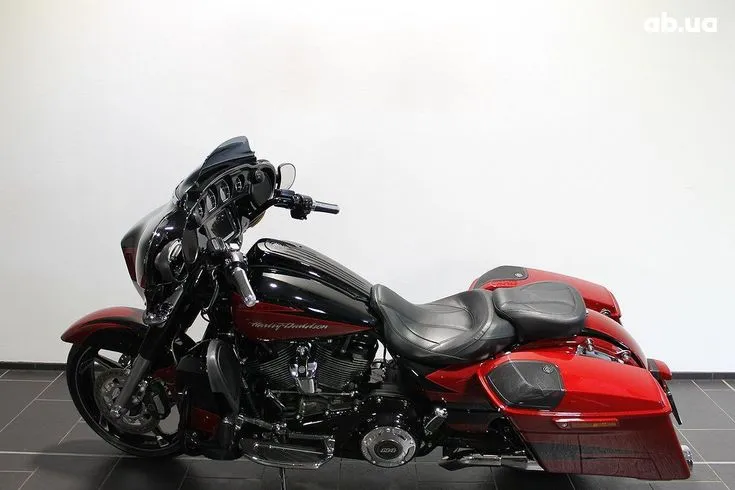 Harley-Davidson FLHXSE Image 1