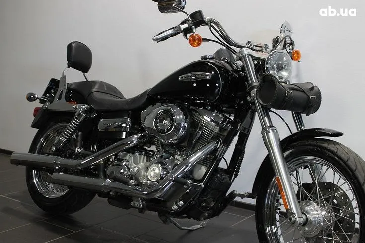 Harley-Davidson FXDC Image 1